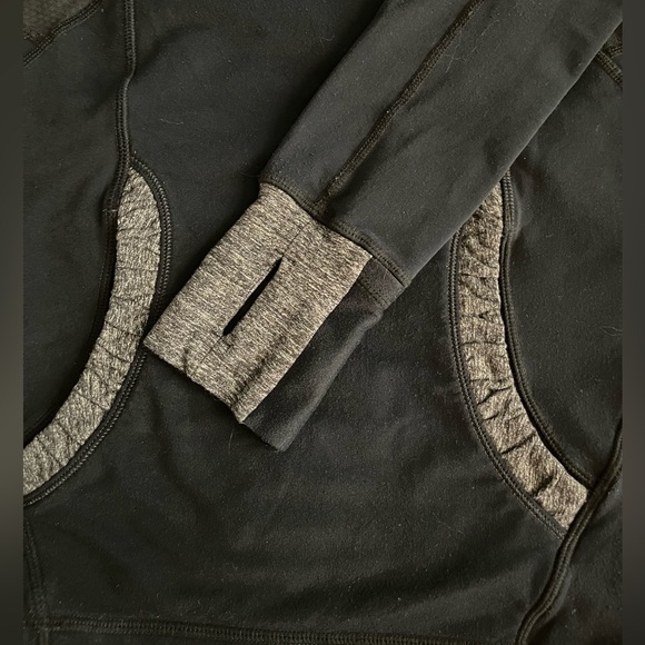 Lululemon Run Alpine
Pullover Hoodie Active Dark Navy/Gray top,
Size 2 - Picture 4 of 9